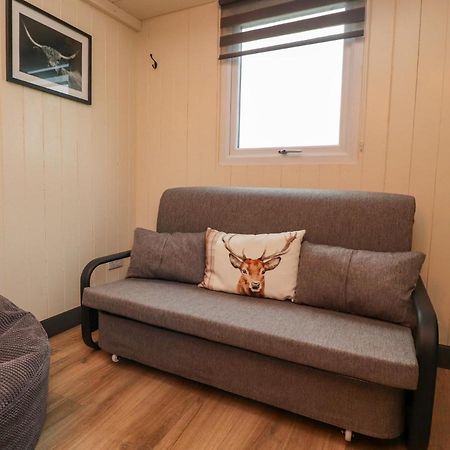 Hillcrest Shepherds Hut Престън Екстериор снимка