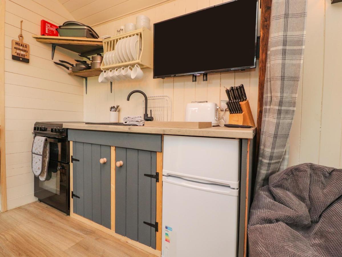 Hillcrest Shepherds Hut Престън Екстериор снимка