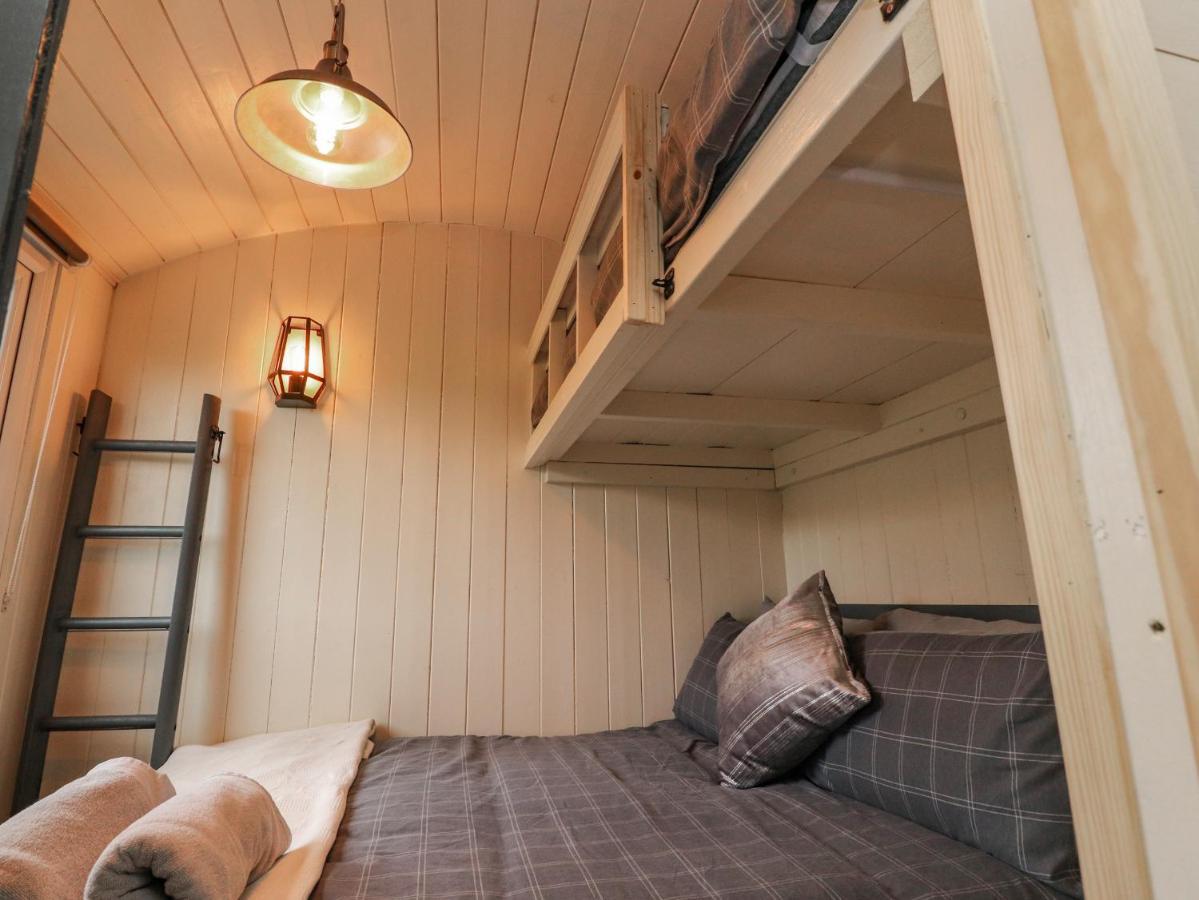 Hillcrest Shepherds Hut Престън Екстериор снимка