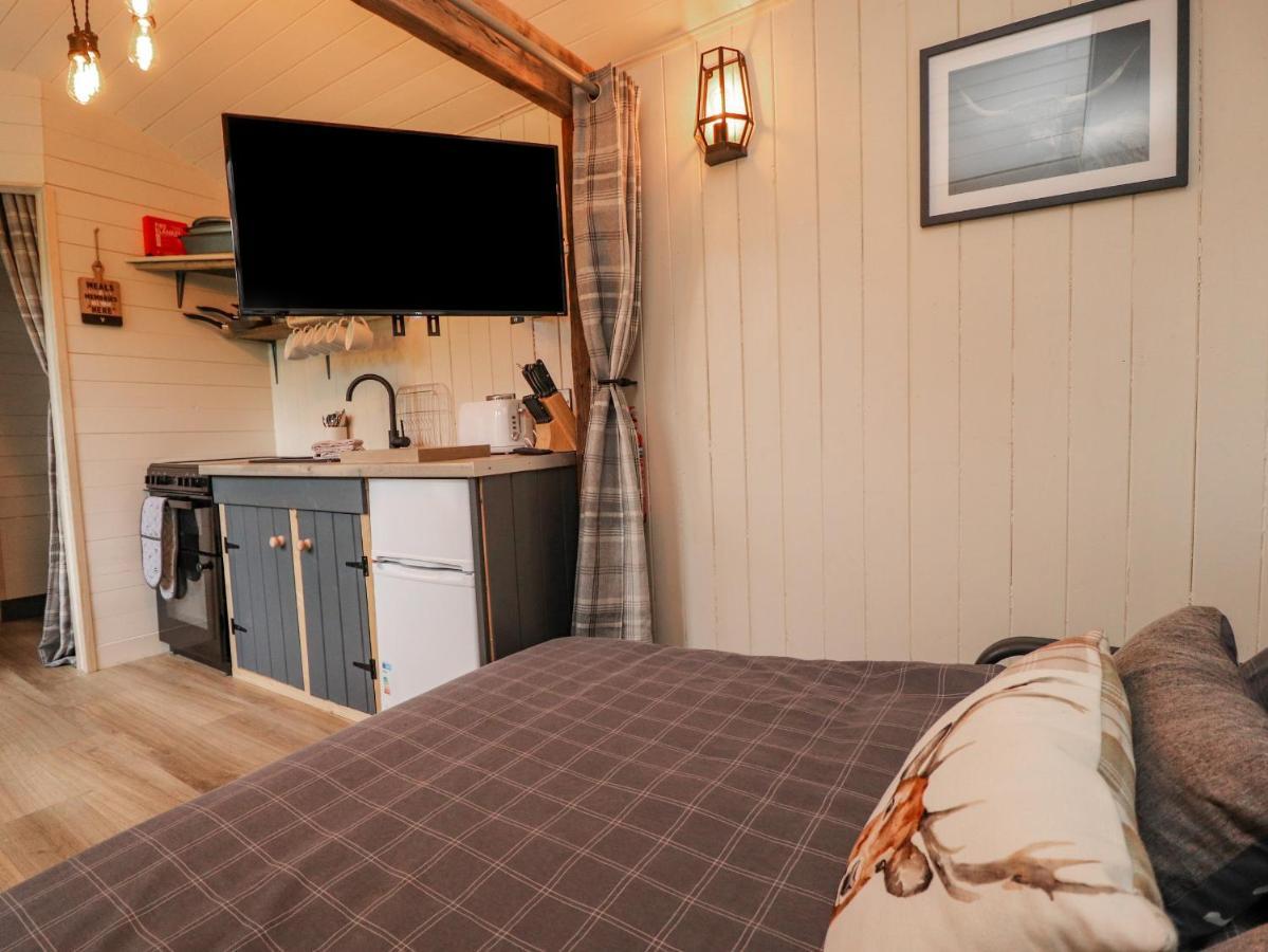 Hillcrest Shepherds Hut Престън Екстериор снимка